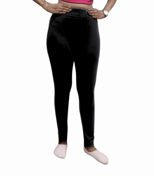 Women Black Ankle Fit Plain Jeggings